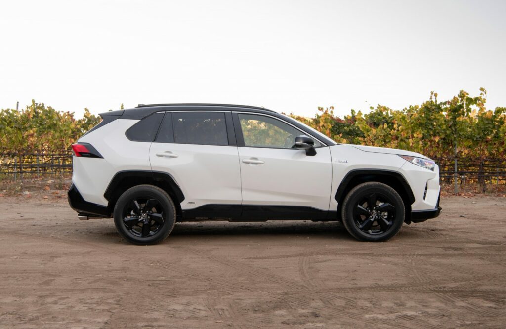 wind chill pearl rav4 right side view