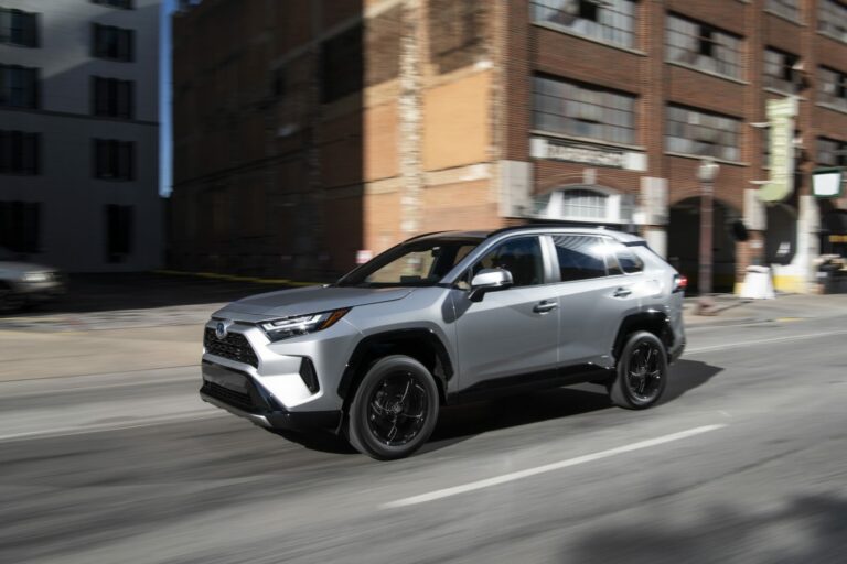 Toyota RAV4 Hybrid SE vs. XLE: What’s the Difference?